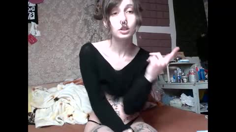 Snapshot of devilg1rl chatting on 1, 3, 2025 poutyangel online show from 1, 3, 2025