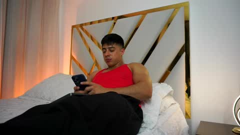 Snapshot of devin_hunter chatting on 8, 3, 2025 Devin Hunter online show from 8, 3, 2025