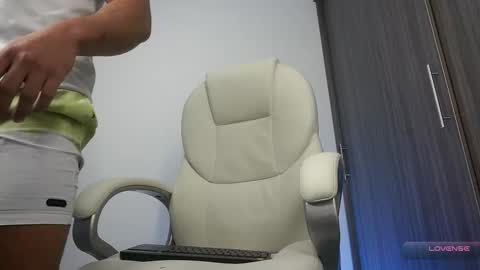 Snapshot of devin_hunter chatting on 13, 1, 2026 Devin Hunter online show from 13, 1, 2026