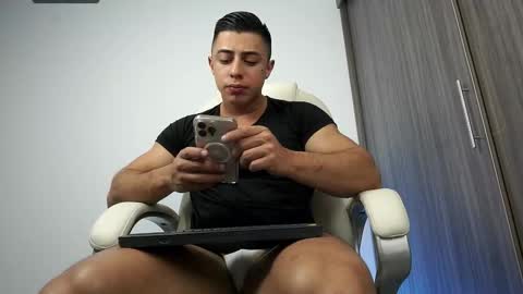 Snapshot of devin_hunter chatting on 18, 1, 2026 Devin Hunter online show from 18, 1, 2026