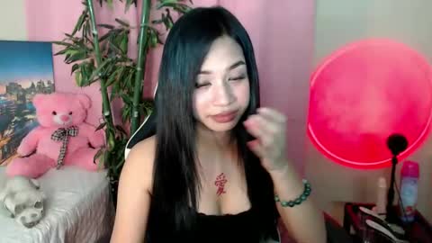 Snapshot of devine_goddessx chatting on 31, 1, 2025 Devine Greyson online show from 31, 1, 2025