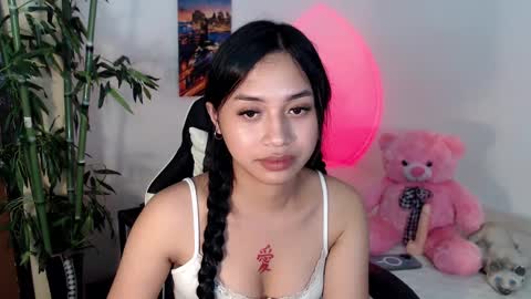 Snapshot of devine_goddessx chatting on 7, 2, 2025 Devine Greyson online show from 7, 2, 2025