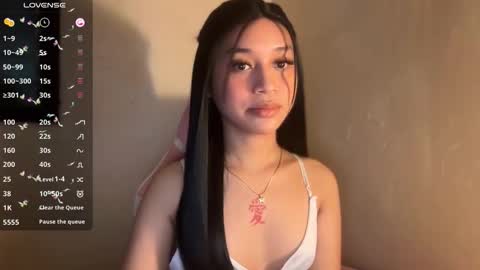 Snapshot of devine_goddessx chatting on 12, 11, 2025 Devine Greyson online show from 12, 11, 2025