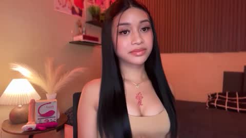 Snapshot of devine_goddessx chatting on 23, 11, 2025 Devine Greyson online show from 23, 11, 2025