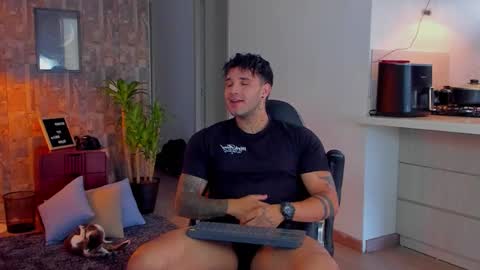 Snapshot of deymon_scott chatting on 17, 11, 2025 JULIAN online show from 17, 11, 2025