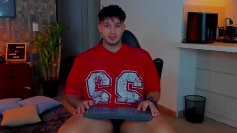 Snapshot of deymon_scott chatting on 21, 11, 2025 JULIAN online show from 21, 11, 2025