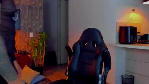 Snapshot of deymon_scott chatting on 27, 11, 2025 JULIAN online show from 27, 11, 2025