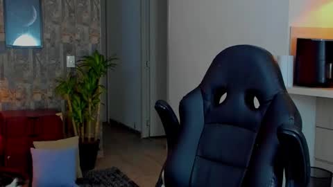 Snapshot of deymon_scott chatting on 14, 12, 2025 JULIAN online show from 14, 12, 2025