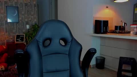 Snapshot of deymon_scott chatting on 14, 12, 2025 JULIAN online show from 14, 12, 2025