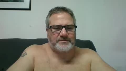 Snapshot of diamond_couple_82 chatting on 5, 3, 2025 diamond_couple_82 online show from 5, 3, 2025