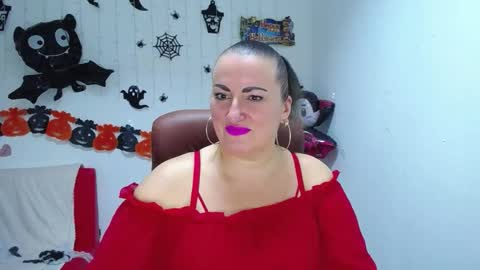 Snapshot of dianamgg chatting on 4, 11, 2025 Diana online show from 4, 11, 2025