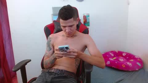 Snapshot of dick_monster23cm chatting on 23, 1, 2025 dick_monster23cm online show from 23, 1, 2025