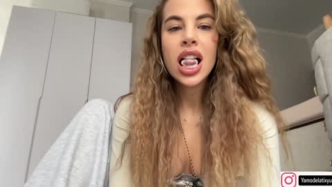 Snapshot of diffgirls chatting on 29, 9, 2025 Tanya online show from 29, 9, 2025