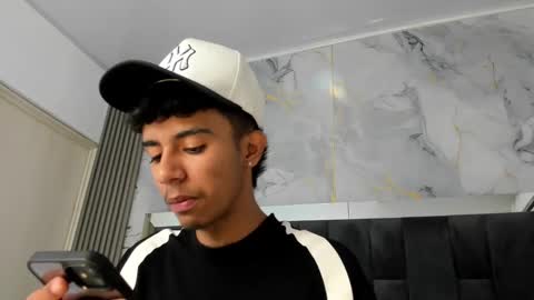 dikey_18 online show from 7, 3, 2025