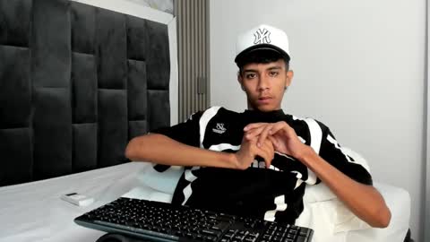 dikey_18 online show from 8, 3, 2025