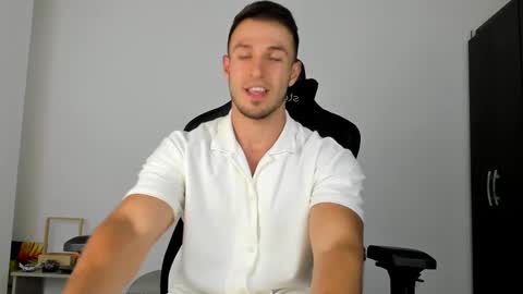 Snapshot of dimitricaruso chatting on 5, 3, 2025 dimitricaruso online show from 5, 3, 2025