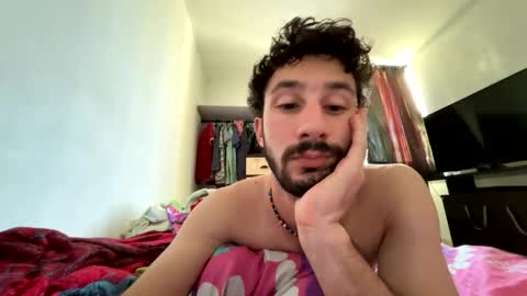 Snapshot of dioni_soe chatting on 12, 1, 2025 Henry online show from 12, 1, 2025