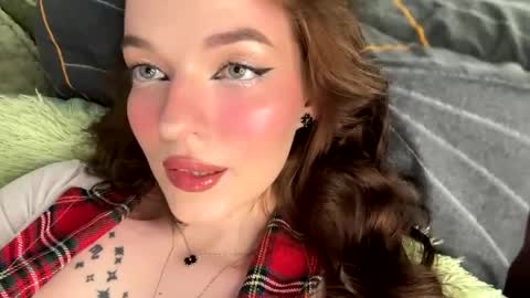 Snapshot of diora_vibe chatting on 5, 6, 2026 Diora Sam online show from 5, 6, 2026