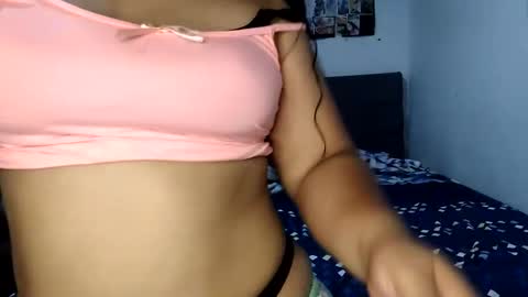 Snapshot of diosaoflove chatting on 5, 11, 2025 DiosaOfLove online show from 5, 11, 2025