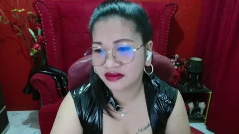 LatexQueen online show from 10, 1, 2026
