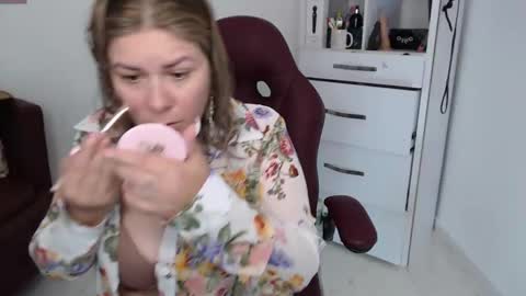 Snapshot of diva_milf chatting on 25, 2, 2025 Diva online show from 25, 2, 2025