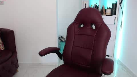 Snapshot of diva_milf chatting on 27, 2, 2025 Diva online show from 27, 2, 2025