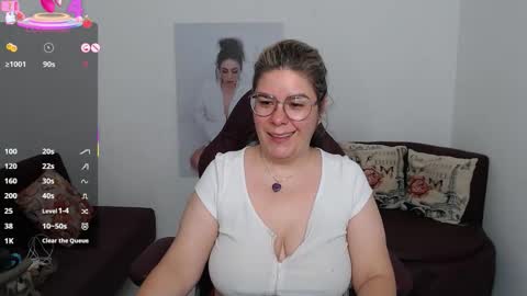 Snapshot of diva_milf chatting on 8, 11, 2025 Diva online show from 8, 11, 2025
