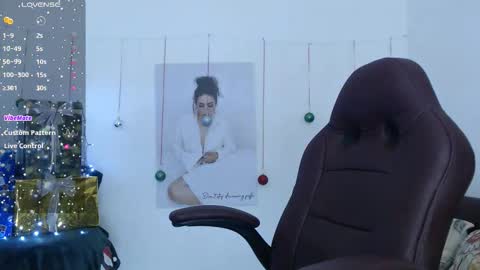 Snapshot of diva_milf chatting on 15, 12, 2025 Diva online show from 15, 12, 2025