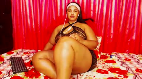 divinebooty93 online show from 29, 6, 2026