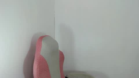 Crystal mae online show from 3, 5, 2026
