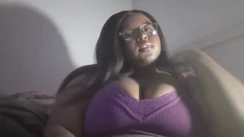 Snapshot of divinenicole22 chatting on 16, 2, 2025 divinenicole22 online show from 16, 2, 2025