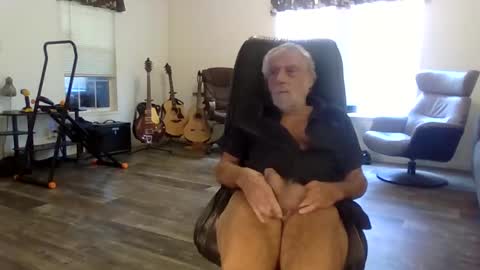 dogluc7 online show from 2, 2, 2025