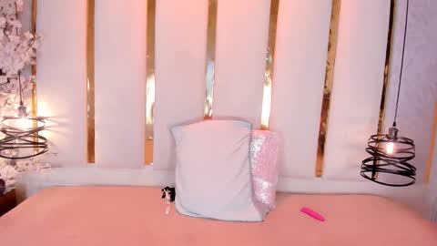 Snapshot of dojameow_1 chatting on 19, 12, 2025 online show from 19, 12, 2025