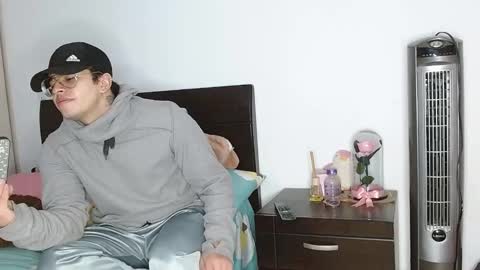 Auro and Santiago online show from 10, 2, 2025