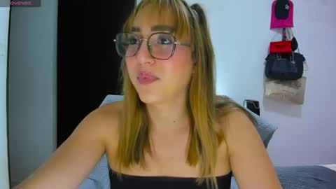 Snapshot of doll_andrea_ chatting on 4, 7, 2026 ANDREA online show from 4, 7, 2026