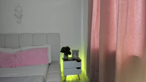 doll_oriana online show from 3, 5, 2026