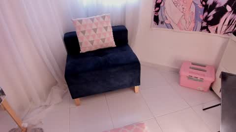 Roxana  independent model can you help me reach 100 hands up uwu online show from 24, 6, 2026