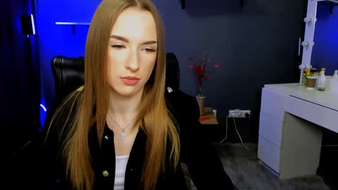 doll_vey online show from 6, 3, 2025