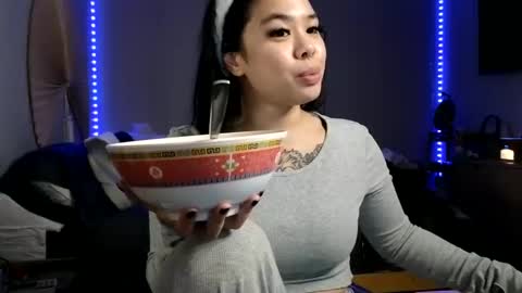 Snapshot of dolllface chatting on 27, 12, 2024 DOLLLFACE online show from 27, 12, 2024