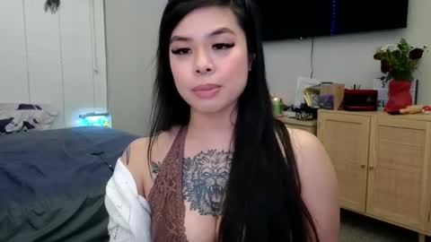 Snapshot of dolllface chatting on 5, 2, 2025 DOLLLFACE online show from 5, 2, 2025