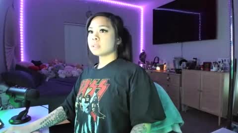 Snapshot of dolllface chatting on 7, 3, 2025 DOLLLFACE online show from 7, 3, 2025