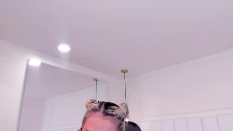 dolly walker online show from 2, 5, 2026