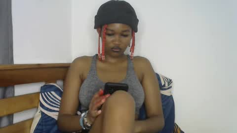 Snapshot of dollyplum chatting on 8, 10, 2025 Cushey online show from 8, 10, 2025