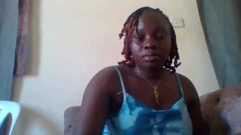 Snapshot of dollyvee chatting on 5, 11, 2025 dollyvee online show from 5, 11, 2025