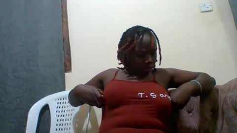 Snapshot of dollyvee chatting on 8, 11, 2025 dollyvee online show from 8, 11, 2025