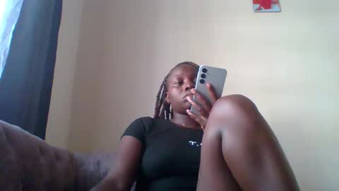 Snapshot of dollyvee chatting on 8, 4, 2026 dollyvee online show from 8, 4, 2026