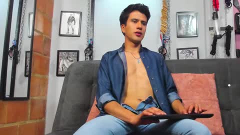 Diego Castell online show from 8, 3, 2025