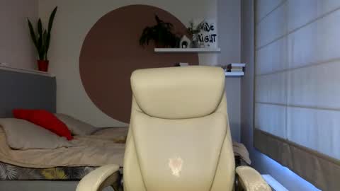 DOM MUMMY online show from 9, 9, 2025