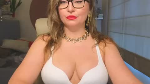 DOM MUMMY online show from 19, 7, 2026