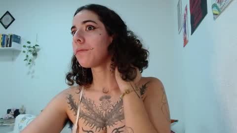 Snapshot of domenica_dos_ouros chatting on 7, 4, 2026 sweet domme online show from 7, 4, 2026